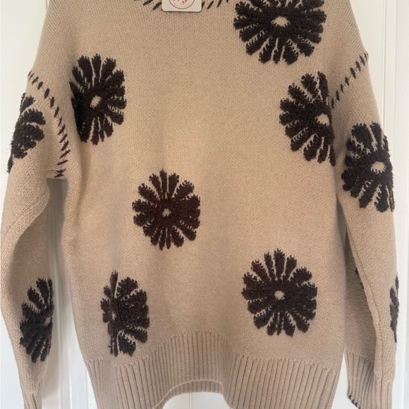 Simply Threads Boutique Sweaters - Beige and Brown Floral‎ Women's Sweater S/M